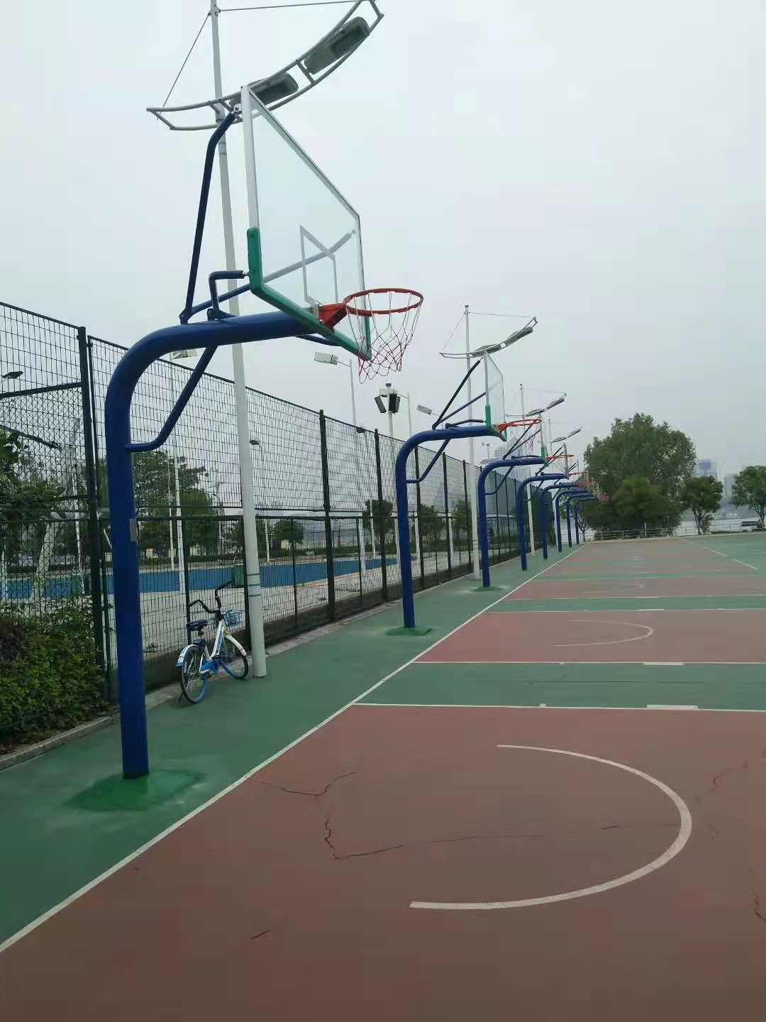 江灘室外籃球場(chǎng)及配套
